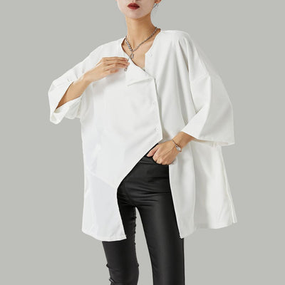 Annika - Stilfuld bluse med asymmetrisk halsudskæring