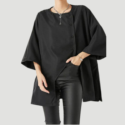 Annika - Stilfuld bluse med asymmetrisk halsudskæring