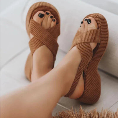 Amelia - Komfortable sandaler med en struktureret krydsrem