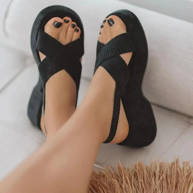 Amelia - Komfortable sandaler med en struktureret krydsrem