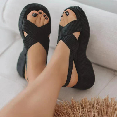 Amelia - Komfortable sandaler med en struktureret krydsrem
