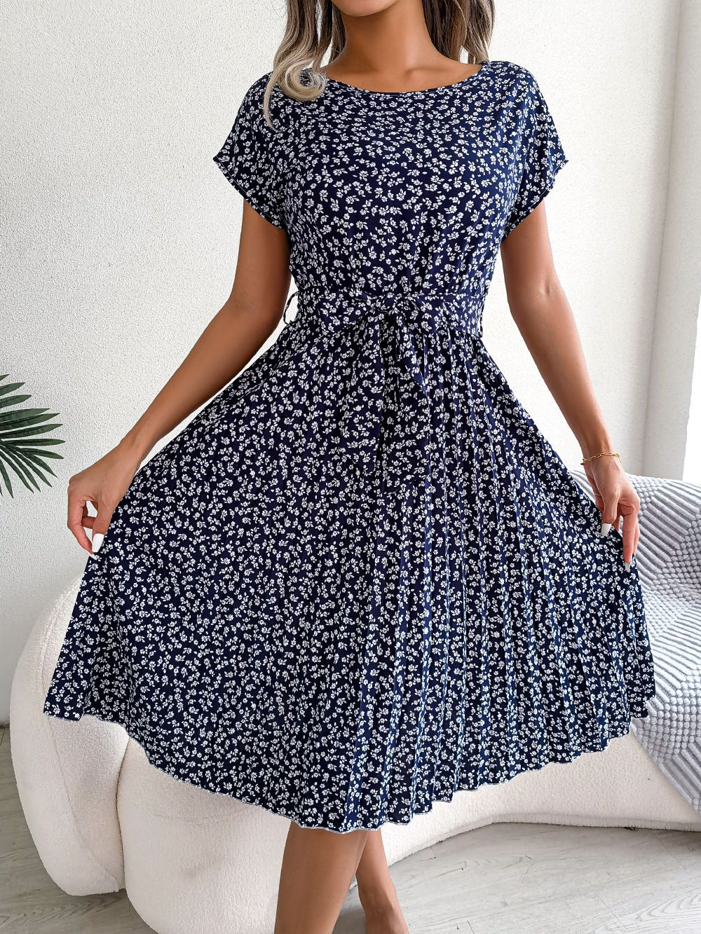 Sommerkjole med Blomsterprint | Plisseret Design | Let & Elegant