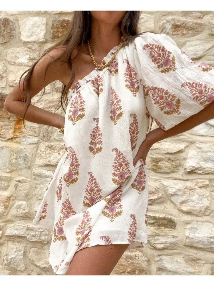 One-Shoulder Kjole med Blomsterprint | Pufærme | Let & Sommerlig