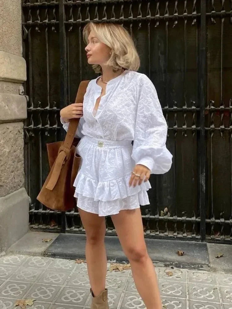 Elegant Hvidt Todelt Sæt | Broderie Anglaise Bomuld | Chikt & Unikt