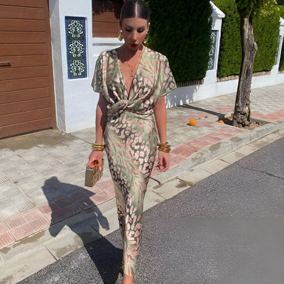 Satinkjole med Drapering | V-hals | Elegant & Figursyet