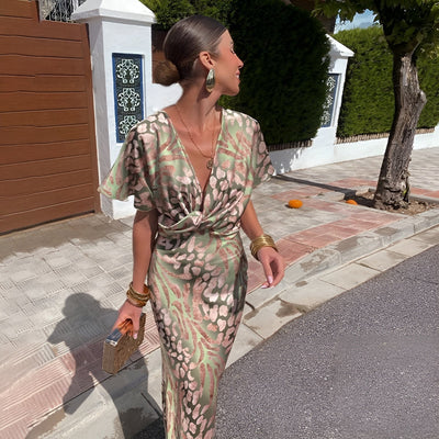 Satinkjole med Drapering | V-hals | Elegant & Figursyet